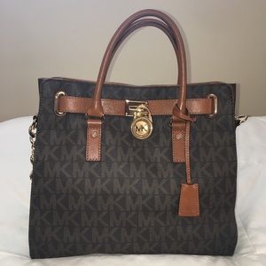 Michael Kors Hamilton - Logo.